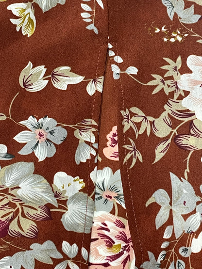 Vestido halter floral con abertura alta