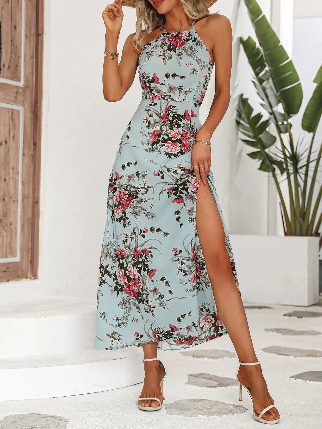 Vestido halter floral con abertura alta