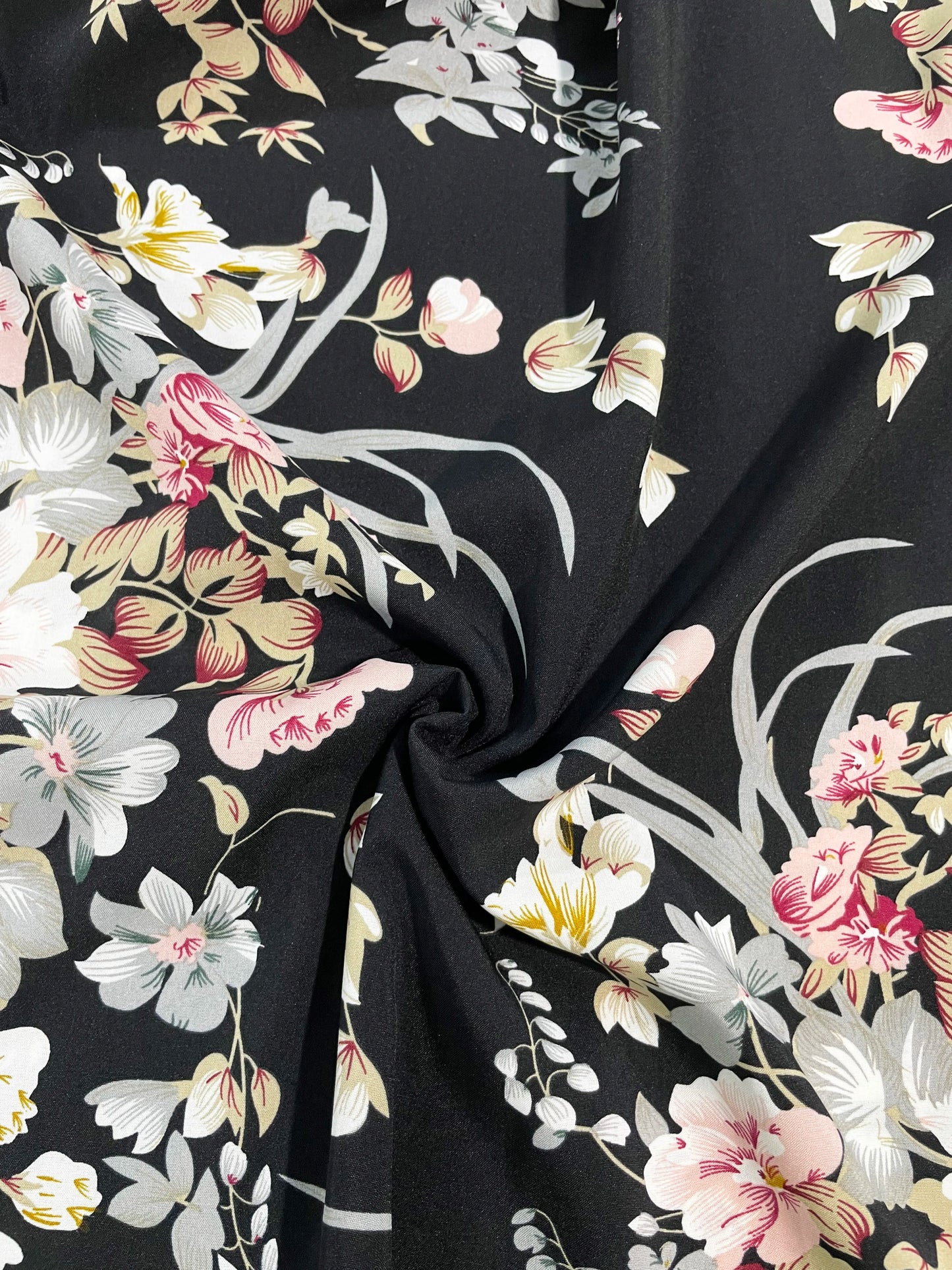 Vestido halter floral con abertura alta