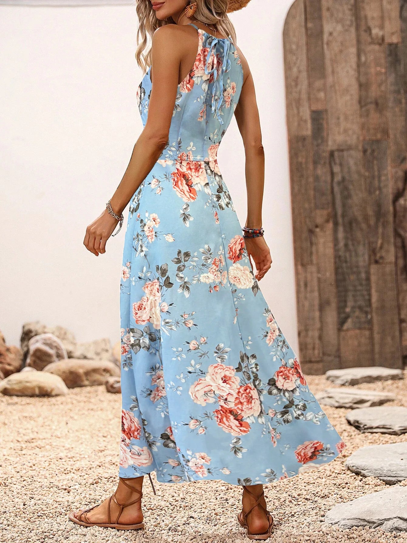 Vestido halter floral con abertura alta