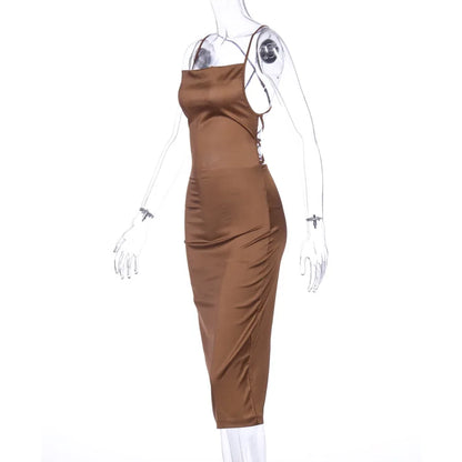 Vestido Midi de Satén Rosa con Espalda Descubierta