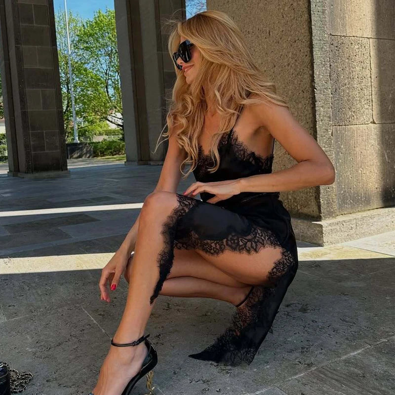 Vestido de Satén Negro con Encaje