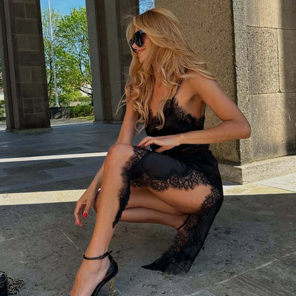Vestido de Satén Negro con Encaje