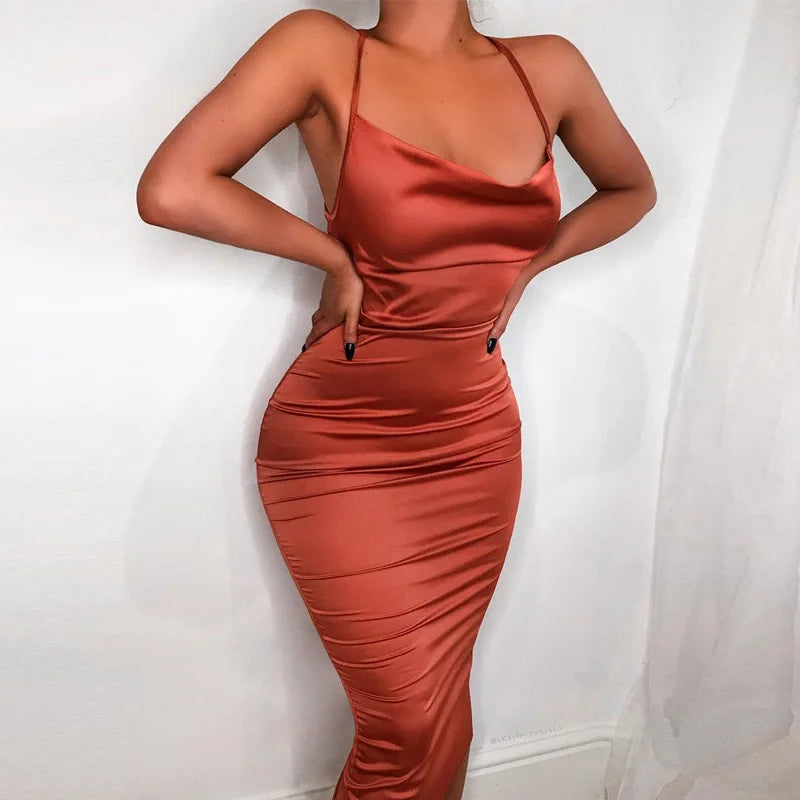 Vestido Midi de Satén Rosa con Espalda Descubierta