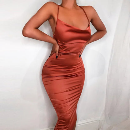 Vestido Midi de Satén Rosa con Espalda Descubierta