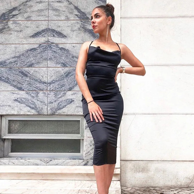 Vestido Midi de Satén Rosa con Espalda Descubierta