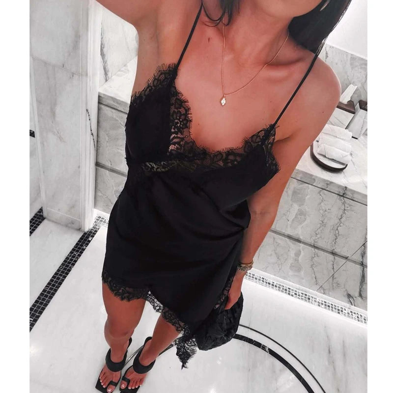 Vestido de Satén Negro con Encaje